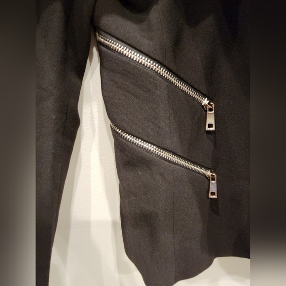Tobi Blazer with Zipper Pocket Details, Black, Size US M - Picture 4 of 8